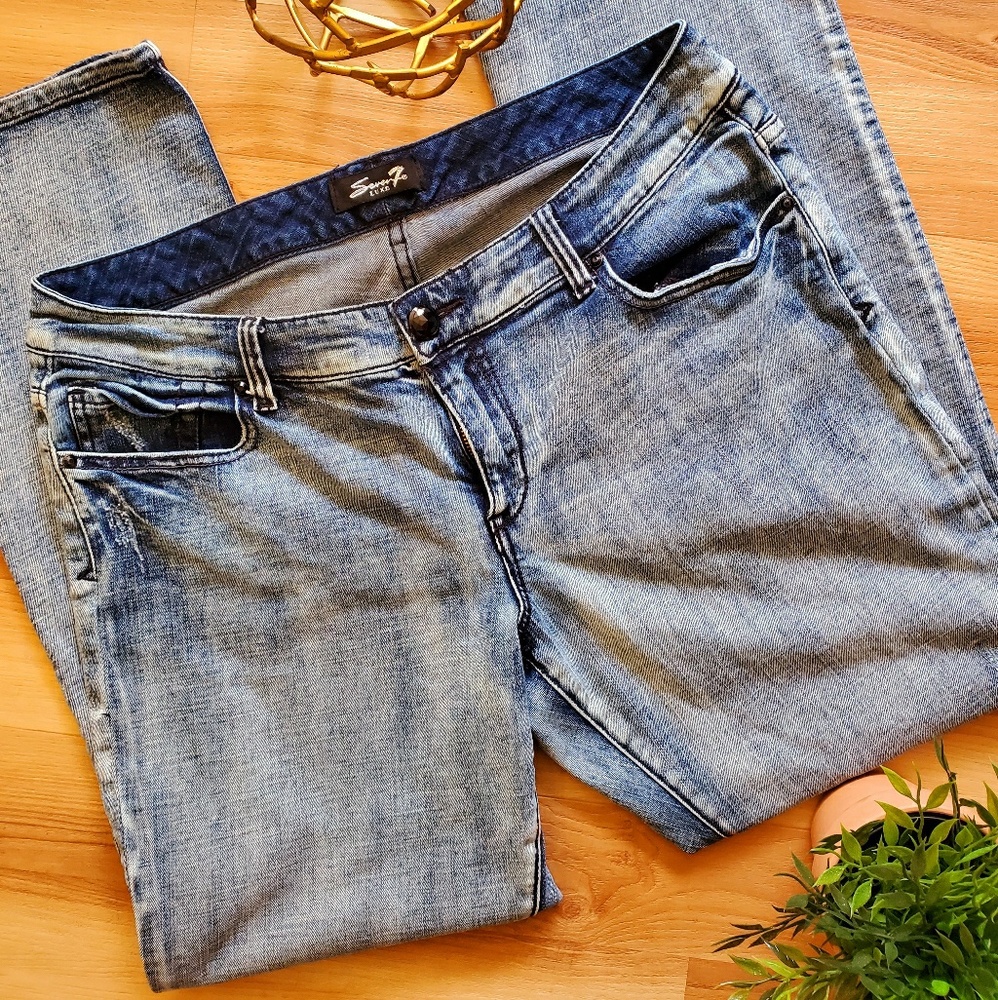 Seven7 Women’s Light Blue Stretch Jeans. Size 18, Pocket Adorned in crystals